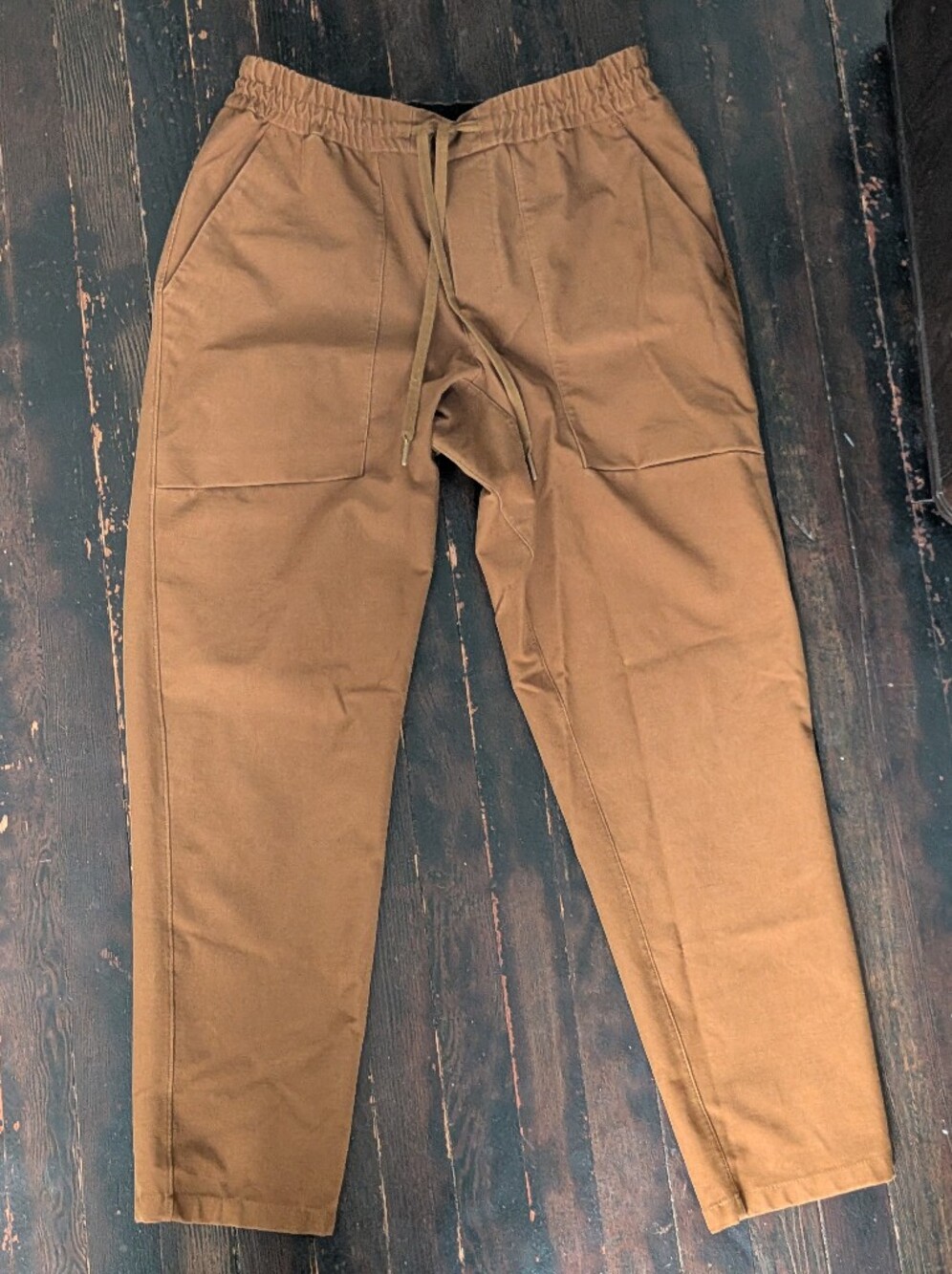 lululemon athletica Men's Chinos in Camel Brown